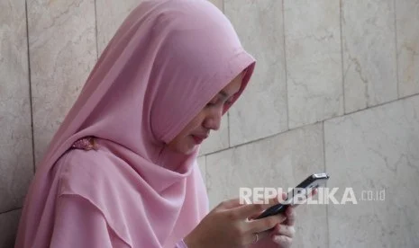 Alasan Psikologis di Balik Kebiasaan Nimbun Foto dan Video di Ponsel