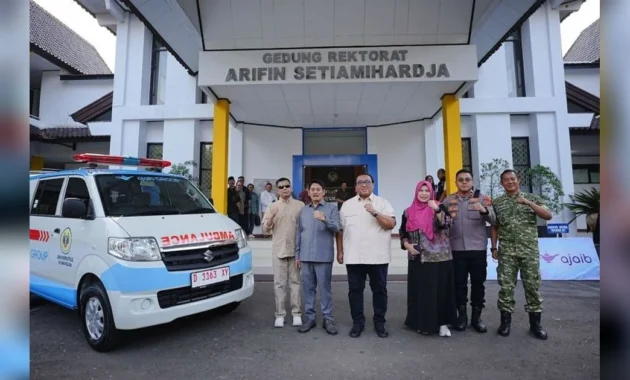 Andi Gani Serahkan Ambulans dan Beasiswa Perkuat Kolaborasi Ajaib Group dengan Universitas Kuningan Andi Gani Serahkan Ambulans dan Beasiswa Perkuat Kolaborasi Ajaib Group dengan Universitas Kuningan