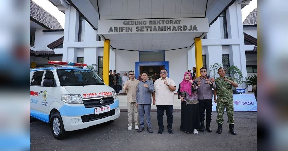 Andi Gani Serahkan Ambulans dan Beasiswa Perkuat Kolaborasi Ajaib Group dengan Universitas Kuningan