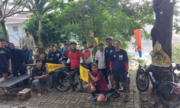 Anggota Mapala UI Akan Bersepeda 1.634 Km dari Depok ke Lombok