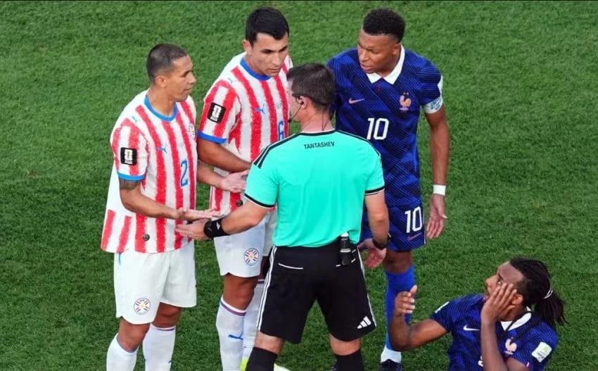 Aroma Janggal Laga Prancis vs Paraguay: 30 Pelanggaran Tanpa Kartu Kuning