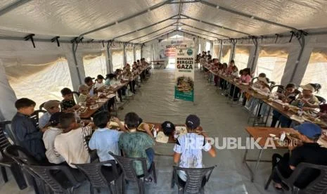 AVI Salurkan Program Perdana Makanan Bergizi bagi 50 Anak Yatim di Gaza