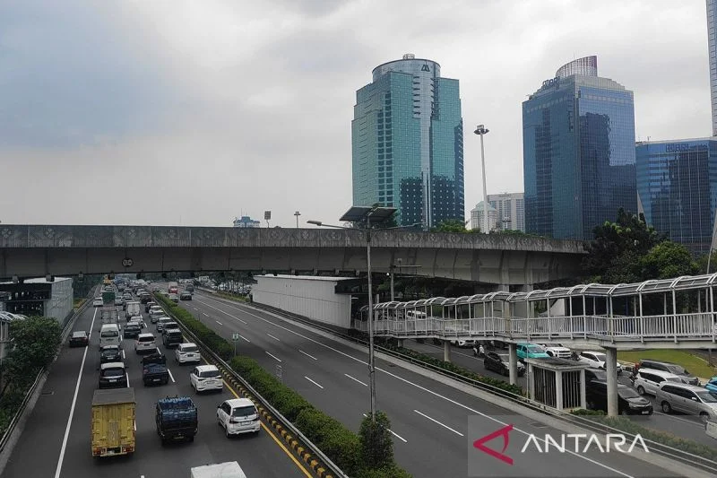 BMKG Sebagian Jakarta Cerah Minggu Pagi dan Hujan Ringan Malam Hari