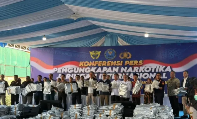 BNN dan Bea Cukai Bongkar Penyelundupan 3,37 Ton Narkoba di Pelabuhan Tanjung Priok BNN dan Bea Cukai Bongkar Penyelundupan 3,37 Ton Narkoba di Pelabuhan Tanjung Priok
