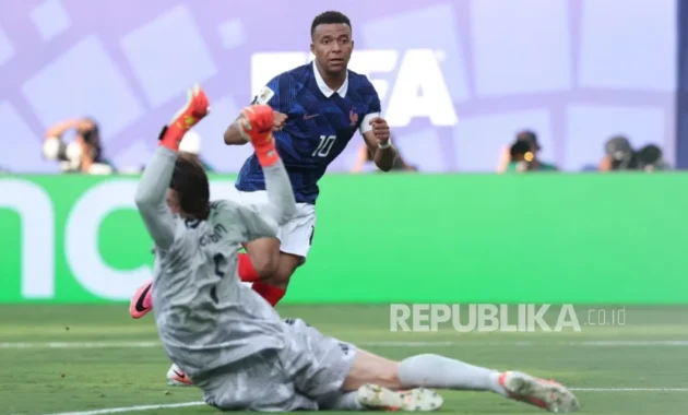 Brace Mbappe Bawa Prancis Singkirkan Swedia, Persaingan Sepatu Emas Semakin Seru Brace Mbappe Bawa Prancis Singkirkan Swedia, Persaingan Sepatu Emas Semakin Seru