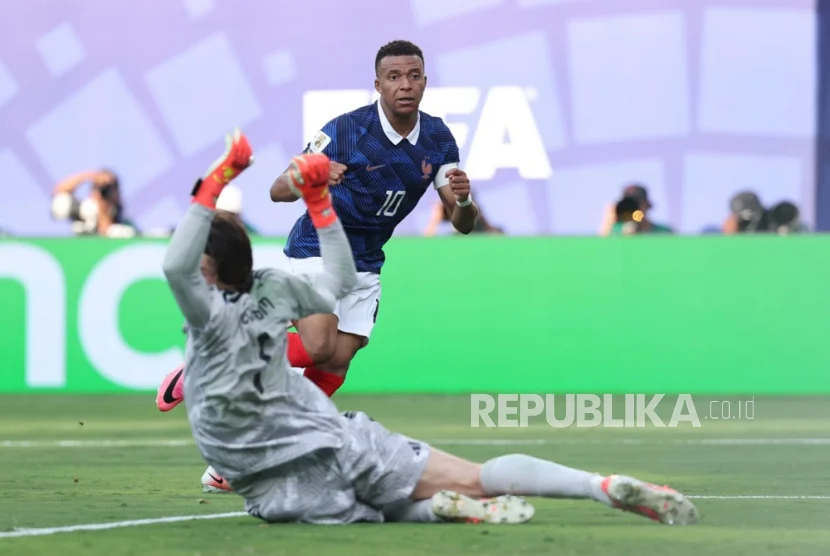 Brace Mbappe Bawa Prancis Singkirkan Swedia, Persaingan Sepatu Emas Semakin Seru