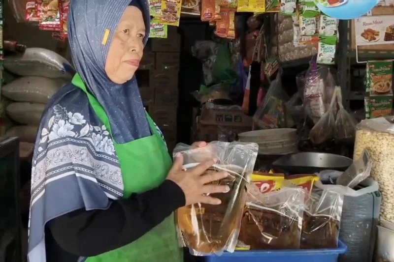 Bulog Ponorogo Salurkan Minyakita untuk Jaga Harga