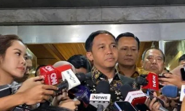Bupati Kuansing Mengembalikan Amplop, Menhut Raja Juli Tolak Suap dan Gratifikasi Bupati Kuansing Mengembalikan Amplop, Menhut Raja Juli Tolak Suap dan Gratifikasi