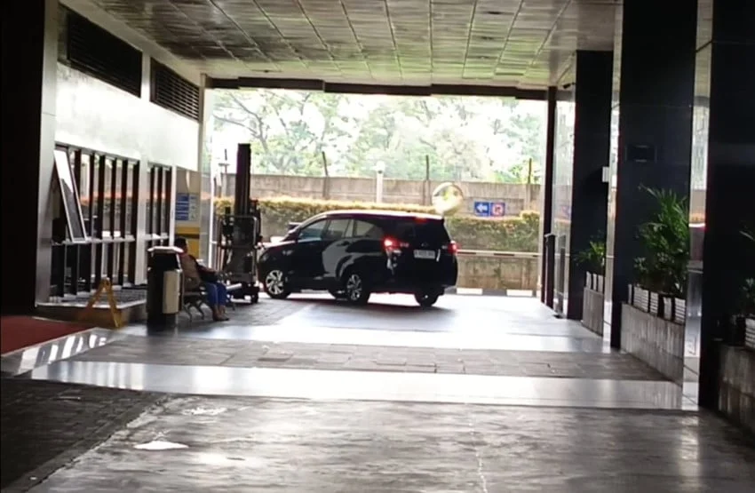 Bupati Langkat Syah Afandin Tiba di KPK usai Kena OTT