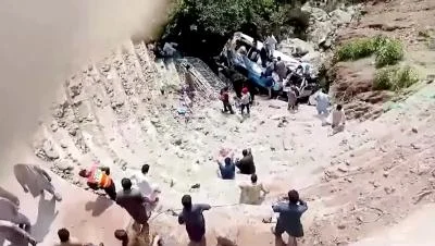 Bus Jatuh ke Jurang Tewaskan Setidaknya 40 Orang di Pakistan