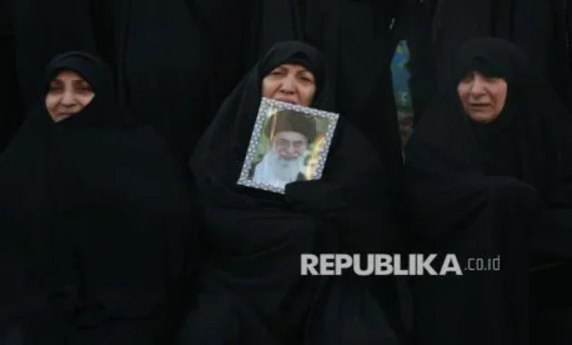 Delegasi Saudi Hadiri Pemakaman dan Beri Penghormatan Terakhir ke Khamenei Delegasi Saudi Hadiri Pemakaman dan Beri Penghormatan Terakhir ke Khamenei