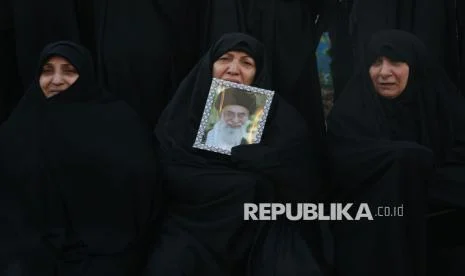 Delegasi Saudi Hadiri Pemakaman dan Beri Penghormatan Terakhir ke Khamenei