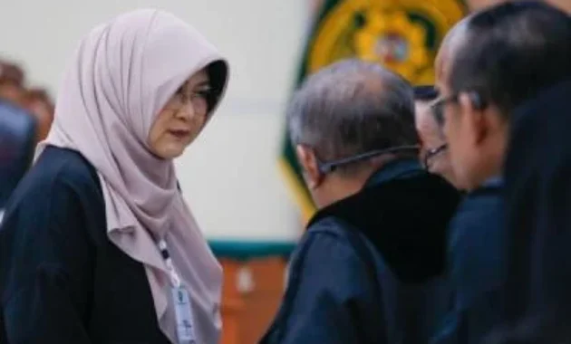 Dokter Tifa Jalani Sidang Perdana Kasus Dugaan Ijazah Jokowi Dokter Tifa Jalani Sidang Perdana Kasus Dugaan Ijazah Jokowi