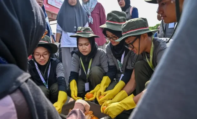 GreenBus Pertamina Ajak Generasi Muda Belajar dari Kampung Hijau Cemara GreenBus Pertamina Ajak Generasi Muda Belajar dari Kampung Hijau Cemara
