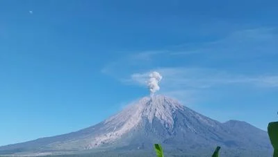 Gunung Semeru Kembali Meletus, Muntahkan Abu Vulkanik Setinggi 1.000 Meter