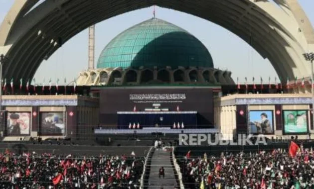 Iran Tutup Ruang Udara Teheran saat Prosesi Pemakaman Ayatollah Ali Khamenei Iran Tutup Ruang Udara Teheran saat Prosesi Pemakaman Ayatollah Ali Khamenei
