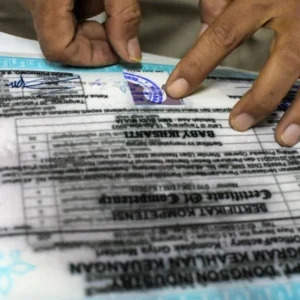 Ironi Wajib Belajar: Ijazah Siswa Miskin Berubah Jadi Alat Tagih Utang