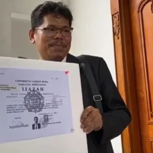 Ironi Wajib Belajar: Ijazah Siswa Miskin Jadi Alat Tagih Utang
