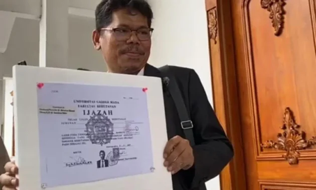 Ironi Wajib Belajar: Ijazah Siswa Miskin Jadi Alat Tagih Utang Ironi Wajib Belajar: Ijazah Siswa Miskin Jadi Alat Tagih Utang