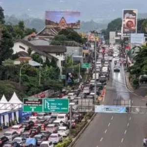 Jalur Puncak Macet Parah, Tol Jagorawi Diterapkan Contraflow