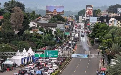 Jalur Puncak Macet Parah, Tol Jagorawi Diterapkan Contraflow