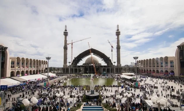Jenazah Ali Khamenei Tiba di Masjid Agung Mosalla di Teheran