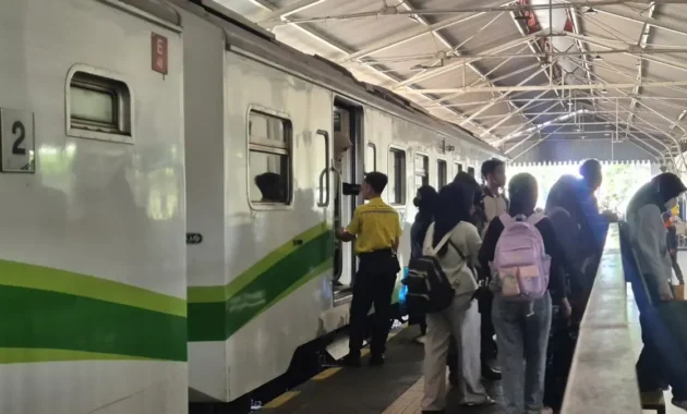 KAI Commuter Area VIII Surabaya Layani 8,5 Juta Penumpang selama Semester I 2026 KAI Commuter Area VIII Surabaya Layani 8,5 Juta Penumpang selama Semester I 2026