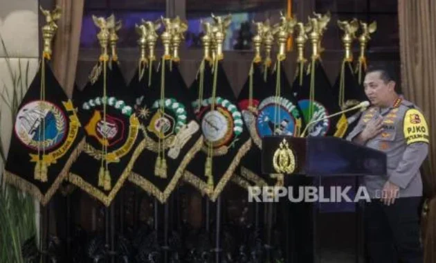 Kapolri Lantik Kakorlantas, Kapuslitbang, dan Enam Kapolda Kapolri Lantik Kakorlantas, Kapuslitbang, dan Enam Kapolda