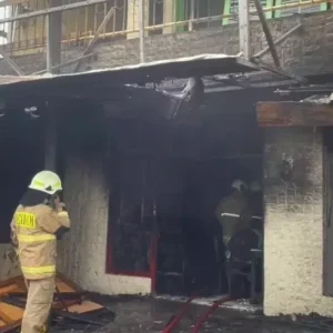 Kebakaran Melanda Palmerah: Lima Rumah Hangus Diduga Akibat Kompor yang Ditinggal Menyala