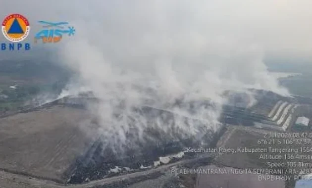 Kebakaran TPA Jatiwaringin Baru Padam 40 Persen, 4 Unit Heli Water Bombing Dikerahkan Kebakaran TPA Jatiwaringin Baru Padam 40 Persen, 4 Unit Heli Water Bombing Dikerahkan