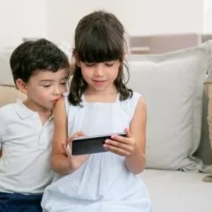Kenali Popcorn Brain: Saat Otak Terlalu Sering Main Handphone