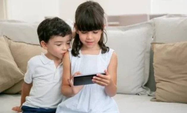 Kenali Popcorn Brain: Saat Otak Terlalu Sering Main Handphone