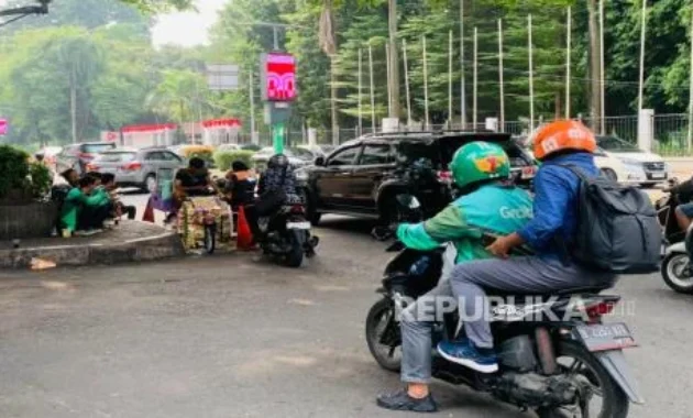 Komisi 8 Persen Ojol Sudah Berlaku, DPR Sebut Tarif Pelanggan Tetap Stabil Komisi 8 Persen Ojol Sudah Berlaku, DPR Sebut Tarif Pelanggan Tetap Stabil