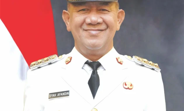 Korupsi di Langkat: Bupati Syah Afandin Dituding Korupsi Pengadaan Seragam Sekolah Korupsi di Langkat: Bupati Syah Afandin Dituding Korupsi Pengadaan Seragam Sekolah