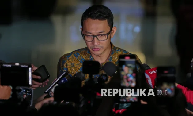 KPK Tetapkan Bupati Kuantan Singingi dan Sekda Kuansing Jadi Tersangka Usai OTT