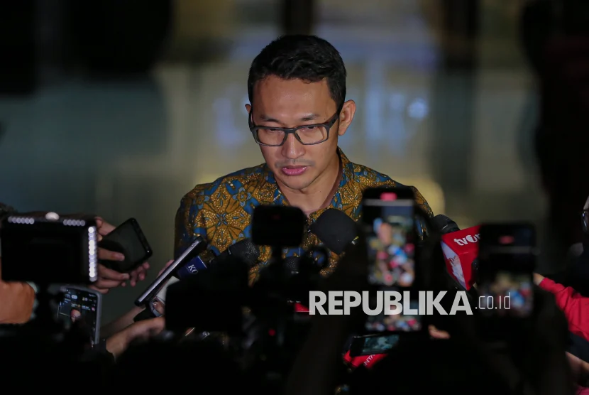 KPK Tetapkan Bupati Kuantan Singingi dan Sekda Kuansing Jadi Tersangka Usai OTT