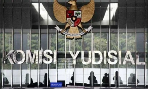 KY Tindak Lanjuti Laporan Dugaan Pelanggaran Etik 4 Hakim Pengadil Perkara Nadiem Makarim KY Tindak Lanjuti Laporan Dugaan Pelanggaran Etik 4 Hakim Pengadil Perkara Nadiem Makarim