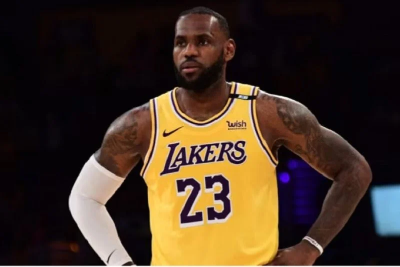 LeBron James Diincar 10 Klub Setelah Tinggalkan Lakers