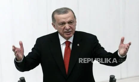 Mengapa Musuh-Musuh Dunia Selalu Bertemu di Turki