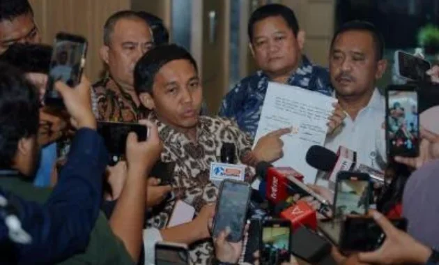 Menhut Dibuntuti KPK: Akui Terima Amplop dari Bupati Kuansing Menhut Dibuntuti KPK: Akui Terima Amplop dari Bupati Kuansing