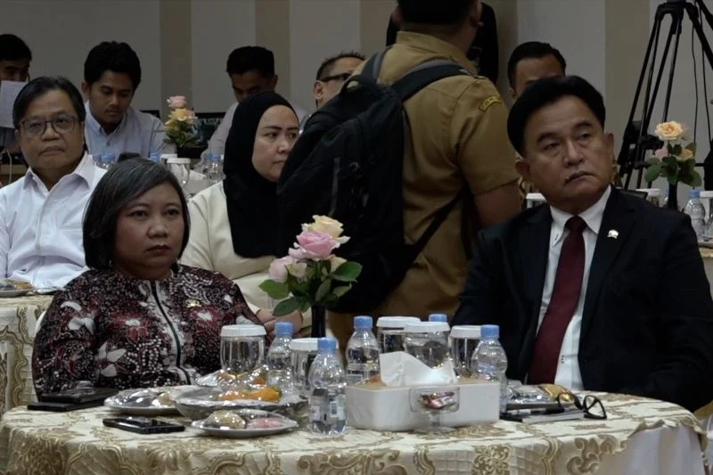 Menko Yusril Persilakan Komnas HAM Selidiki Insiden di Intan Jaya