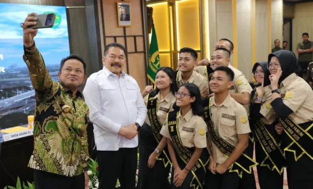 Menteri Kehutanan Tolak Amplop dari Bupati Kuansing, Teladan Integritas bagi Generasi Muda Menteri Kehutanan Tolak Amplop dari Bupati Kuansing, Teladan Integritas bagi Generasi Muda