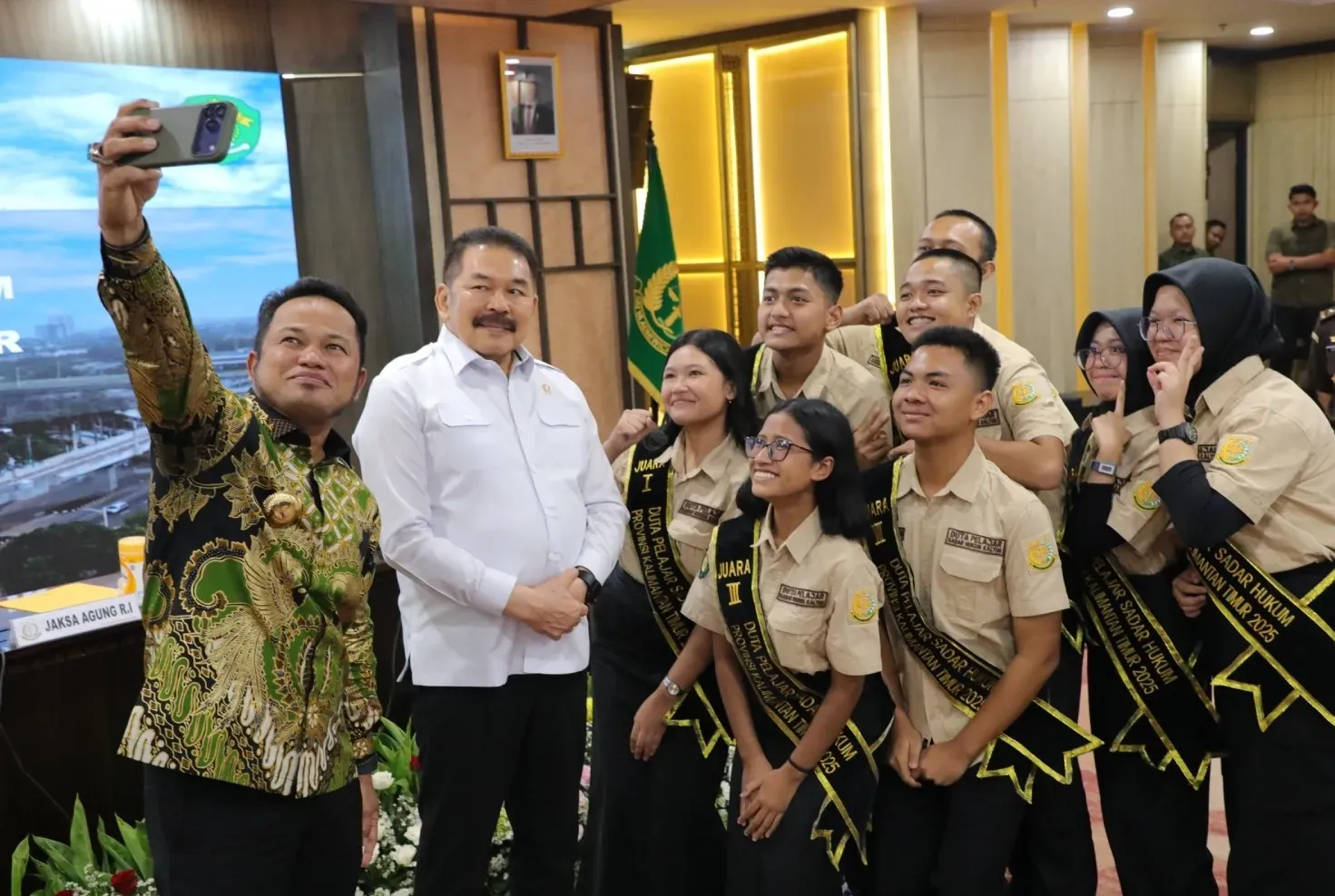 Menteri Kehutanan Tolak Amplop dari Bupati Kuansing, Teladan Integritas bagi Generasi Muda