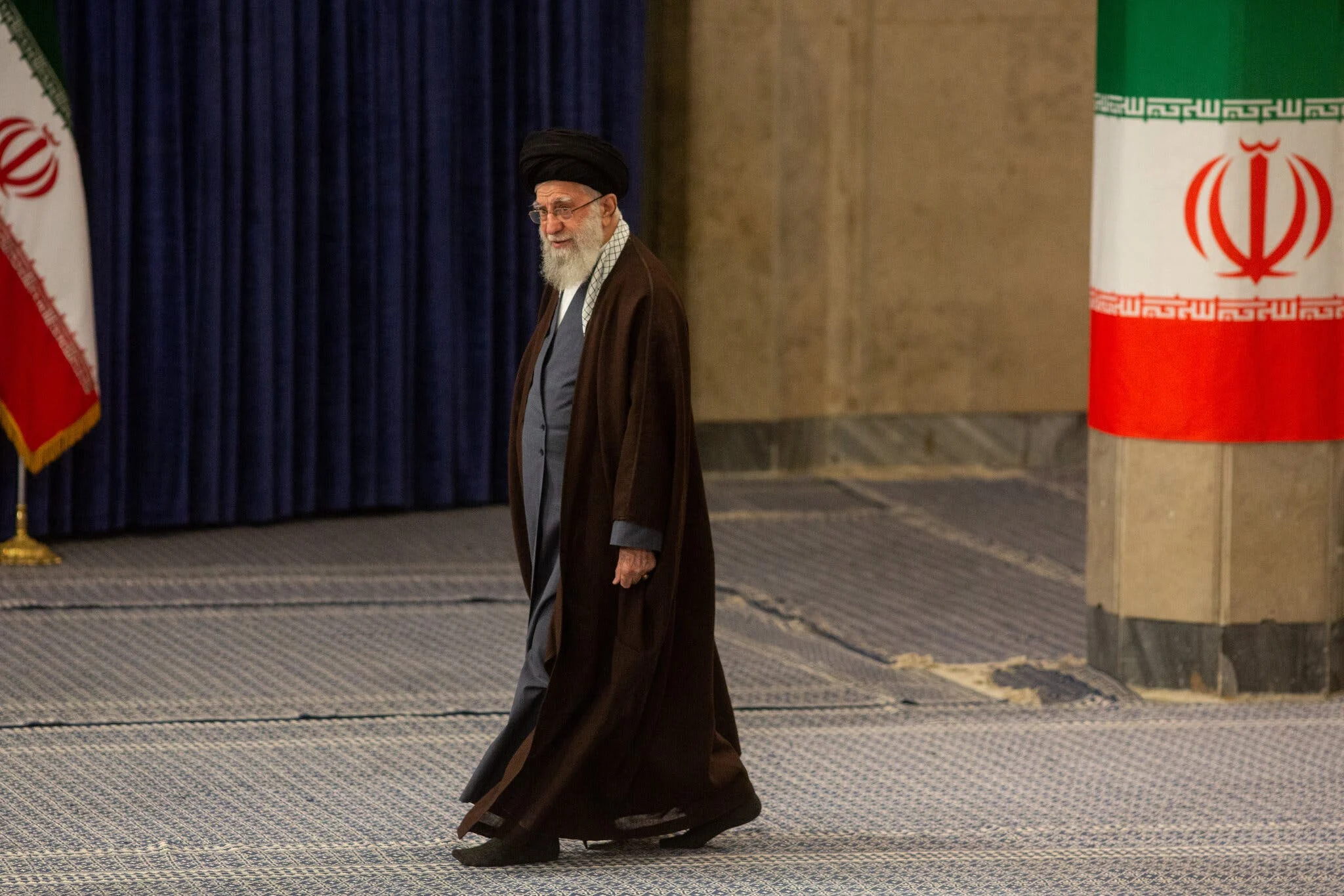 Momen Bersejarah: Pejabat Dunia Beri Penghormatan Terakhir kepada Ali Khamenei di Iran