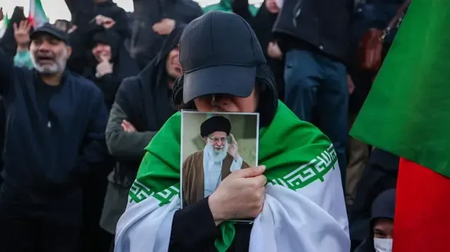 Pemakaman Ali Khamenei: Iran Berduka dan Menyerukan Balas Dendam
