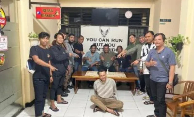 Pengendara Ninja yang Pukul Pemotor di Jagakarsa Ditangkap Pengendara Ninja yang Pukul Pemotor di Jagakarsa Ditangkap