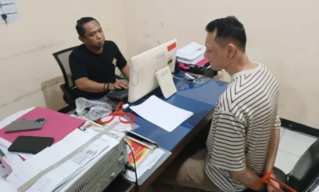 Pengendara Ninja yang Pukul Pemotor Lain di Jagakarsa Ditangkap Pengendara Ninja yang Pukul Pemotor Lain di Jagakarsa Ditangkap