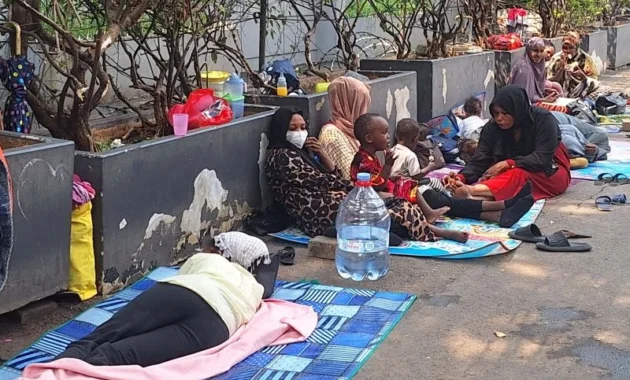 Pengungsi WNA Kembali Datangi Kantor UNHCR Pengungsi WNA Kembali Datangi Kantor UNHCR