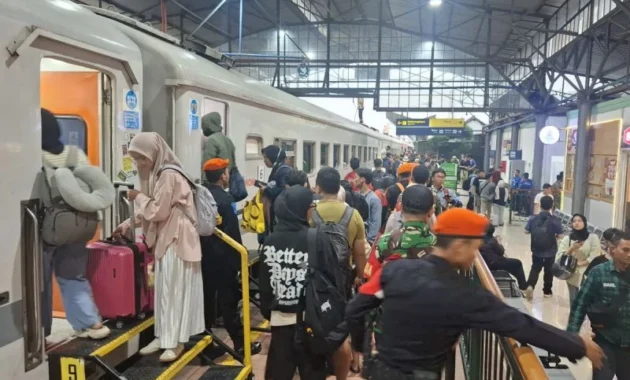 Peningkatan Penumpang Kereta Api di Daop 4 Semarang Peningkatan Penumpang Kereta Api di Daop 4 Semarang