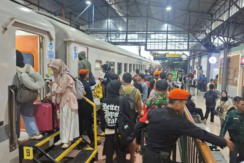 Peningkatan Penumpang Kereta Api di Daop 4 Semarang